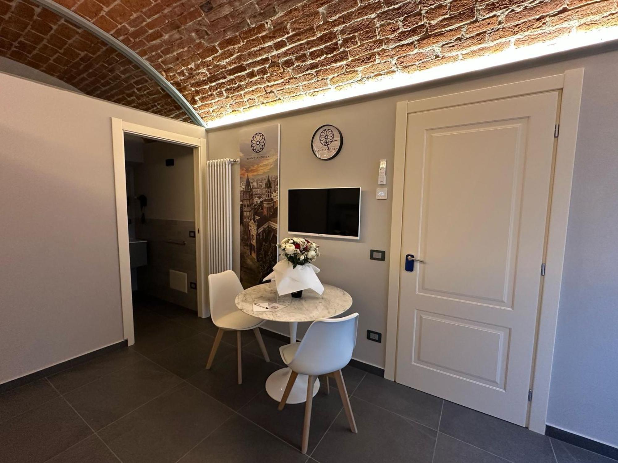 S. Andrea Apartment Vercelli Bagian luar foto